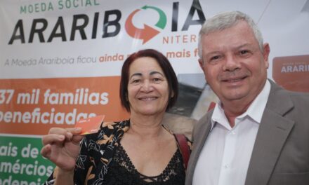 Axel Grael participa de entrega dos cartões da Moeda Social Arariboia