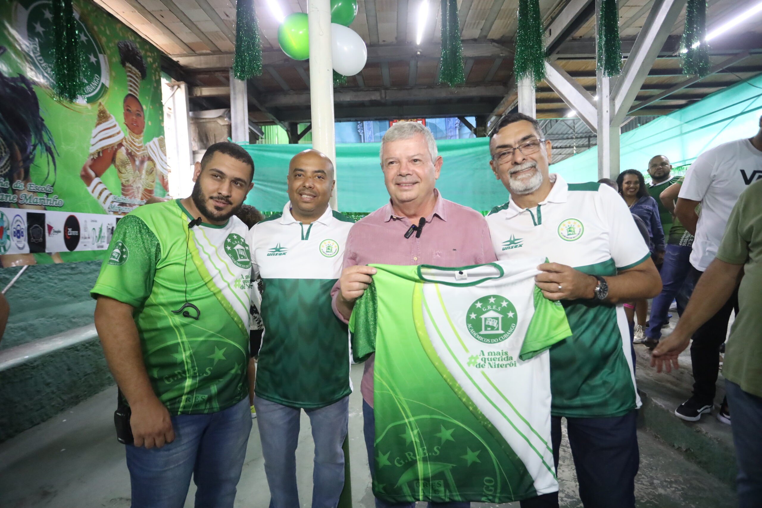 Prefeito de Niterói marca presença no lançamento do enredo da Cubango