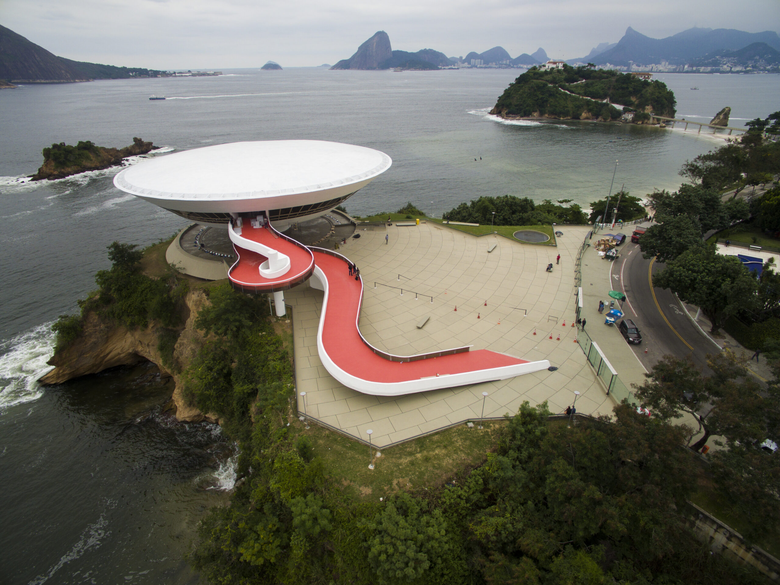 TURISTAS SEMPRE SE ENCANTAM COM O MAC