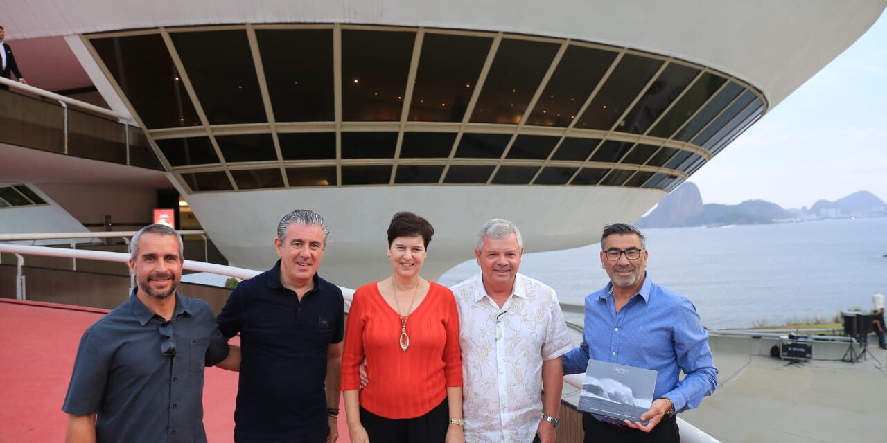 “A onda indomável” de Nazaré “invade” as galerias do MAC de Niterói 