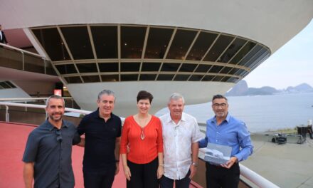 “A onda indomável” de Nazaré “invade” as galerias do MAC de Niterói 