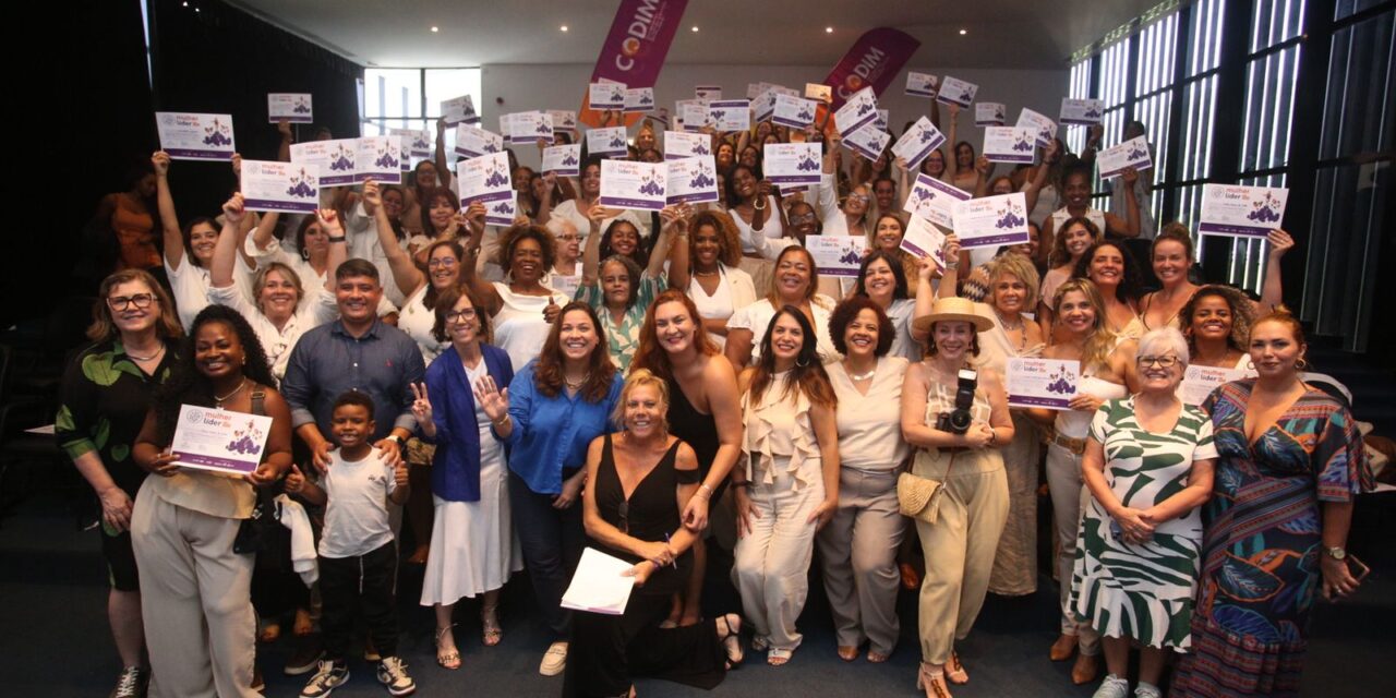 Mais de cem mulheres de Niterói incluídas em programas de empreendedorismo participam  de entrega de diplomas