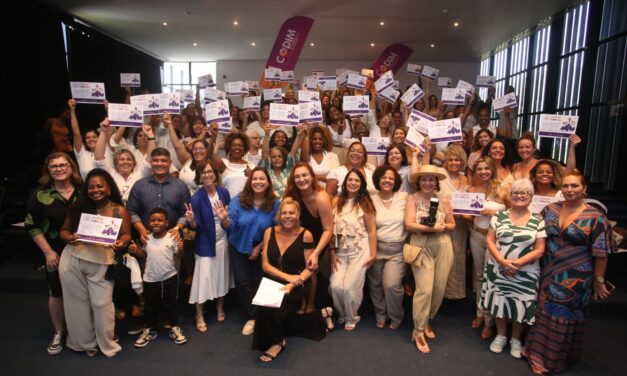 Mais de cem mulheres de Niterói incluídas em programas de empreendedorismo participam  de entrega de diplomas