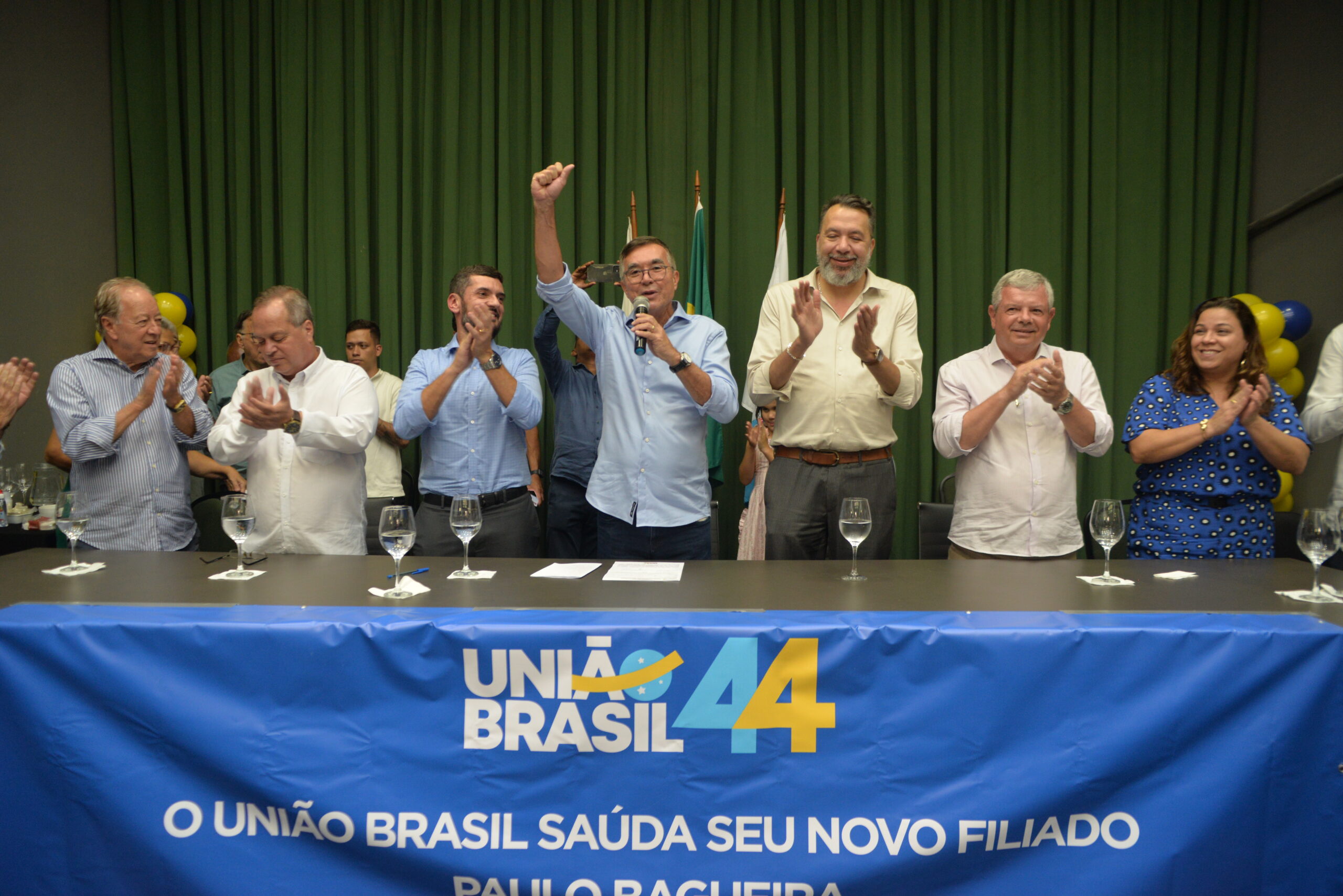 Bagueira se filia ao União Brasil em plenária que lotou o auditório da Acierj 