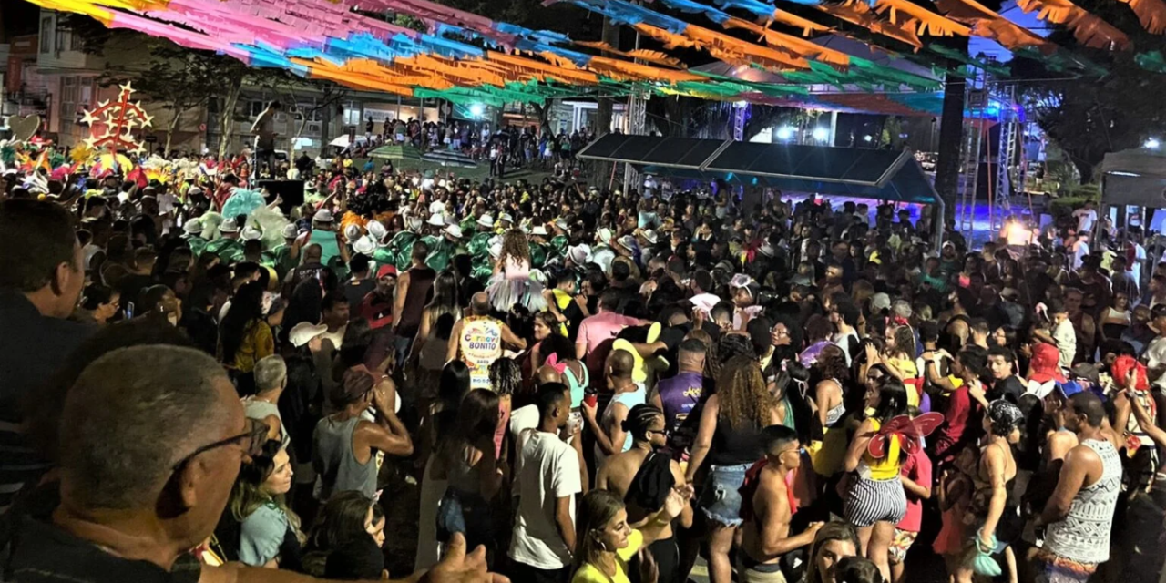 BLOCO DO CANECO EM RIO BONITO ABRE CARNAVAL DA CIDADE NA SEXTA-FEIRA