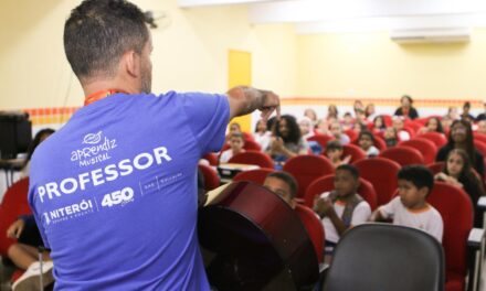 Programa Aprendiz Musical realiza apresentações didáticas em escolas da Rede Municipal de Educação