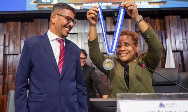 Bira Marques é homenageado com a Medalha Tiradentes