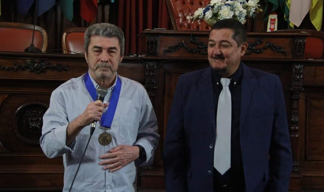 Ana Machado e Antonio de Caz são homenageados na Câmara