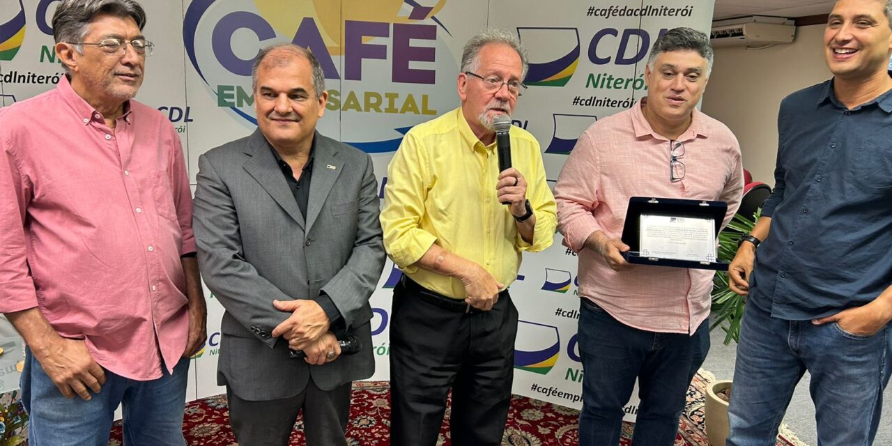 CDL Niterói homenageia jornalistas e personalidades da cidade no Café Empresarial