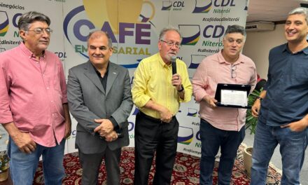 CDL Niterói homenageia jornalistas e personalidades da cidade no Café Empresarial