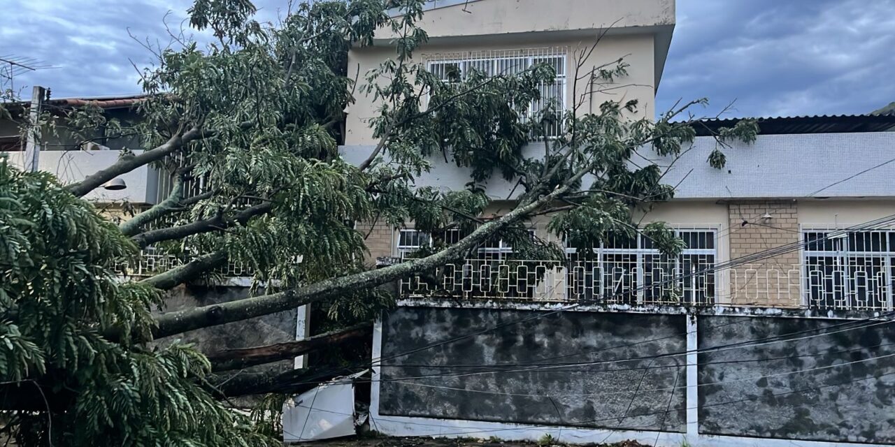 São Francisco vive o caos com os fortes ventos e chuva