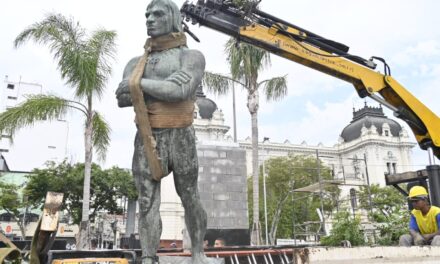 Obra na Praça reposiciona estátua de Arariboia para frente das águas da Baía de Guanabara e resgata conexão histórica