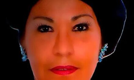 Ritah Mansur leva música e emoção ao projeto “Arte na Rua” em Icaraí