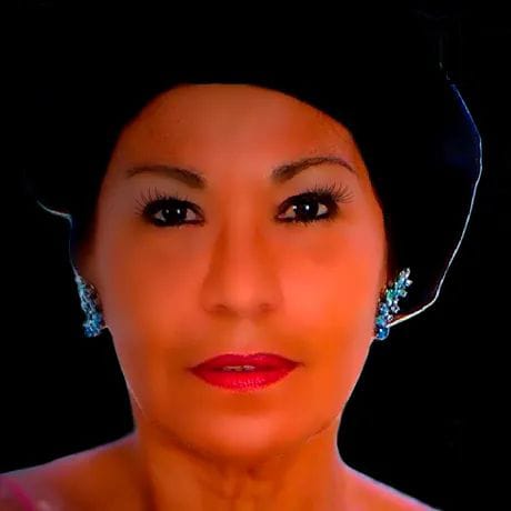 Ritah Mansur leva música e emoção ao projeto “Arte na Rua” em Icaraí