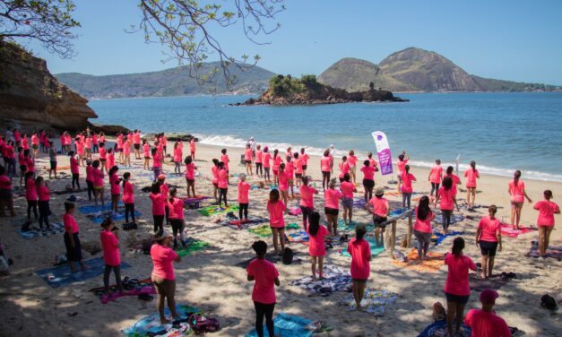 Yoga na Praia acontece neste domingo (05) em Icaraí