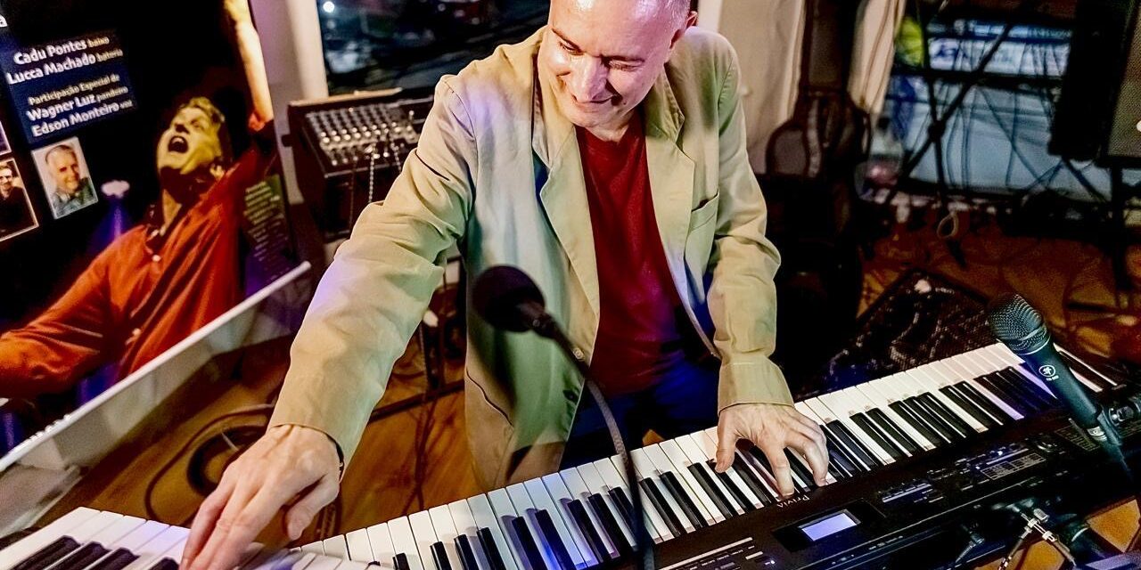 Marvio Ciribelli faz show no Espaço Gafieira