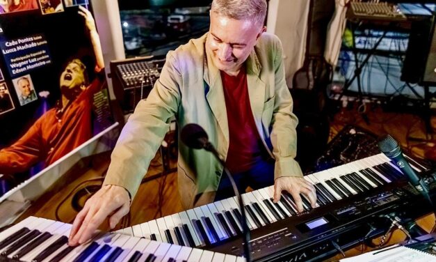 Marvio Ciribelli faz show no Espaço Gafieira