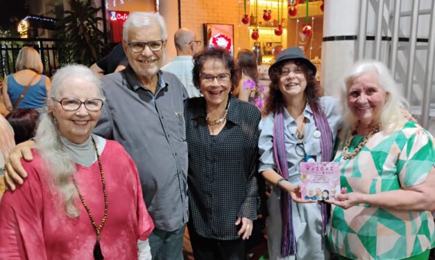 Lançamento do livro “Haicai Escrito a 4 Mãos” foi sucesso em Icaraí