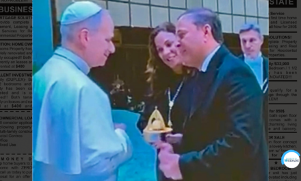 Prefeito de Niterói e presidente do MercoCidades, Rodrigo Neves, junto com esposa Fernanda Neves, recebidos em audiência no Vaticano pelo Papa Leão XIV