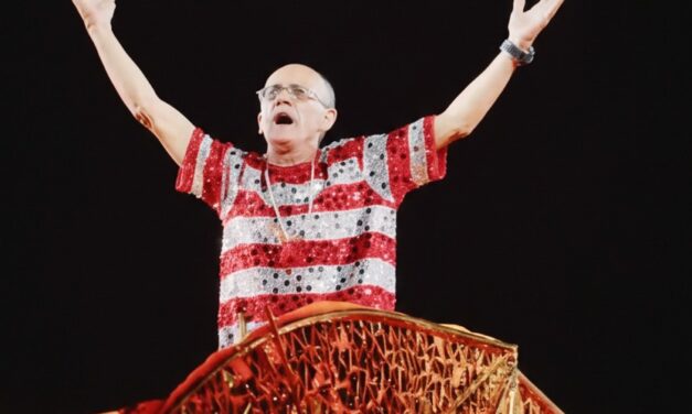 Unidos do Viradouro, com o título de tetracampeã, desfila em Niterói