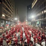 Explosão de público e alegria com desfile histórico da Viradouro na Avenida Amaral Peixoto