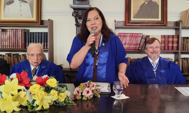Márcia Pessanha é reeleita e toma possa na Academia Fluminense de Letras